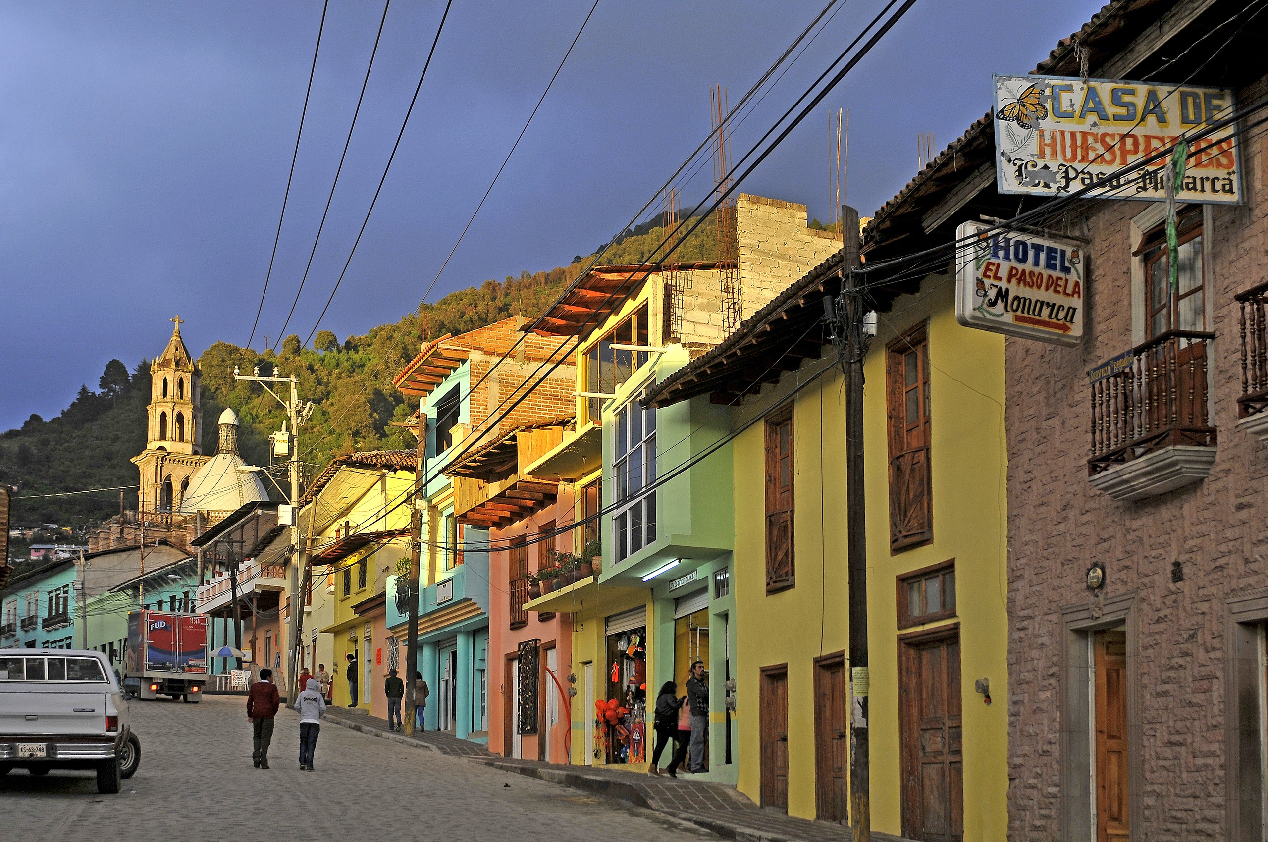 El precioso Pueblo Mágico con un santuario de mariposas, hermosas casitas y montañas majestuosas