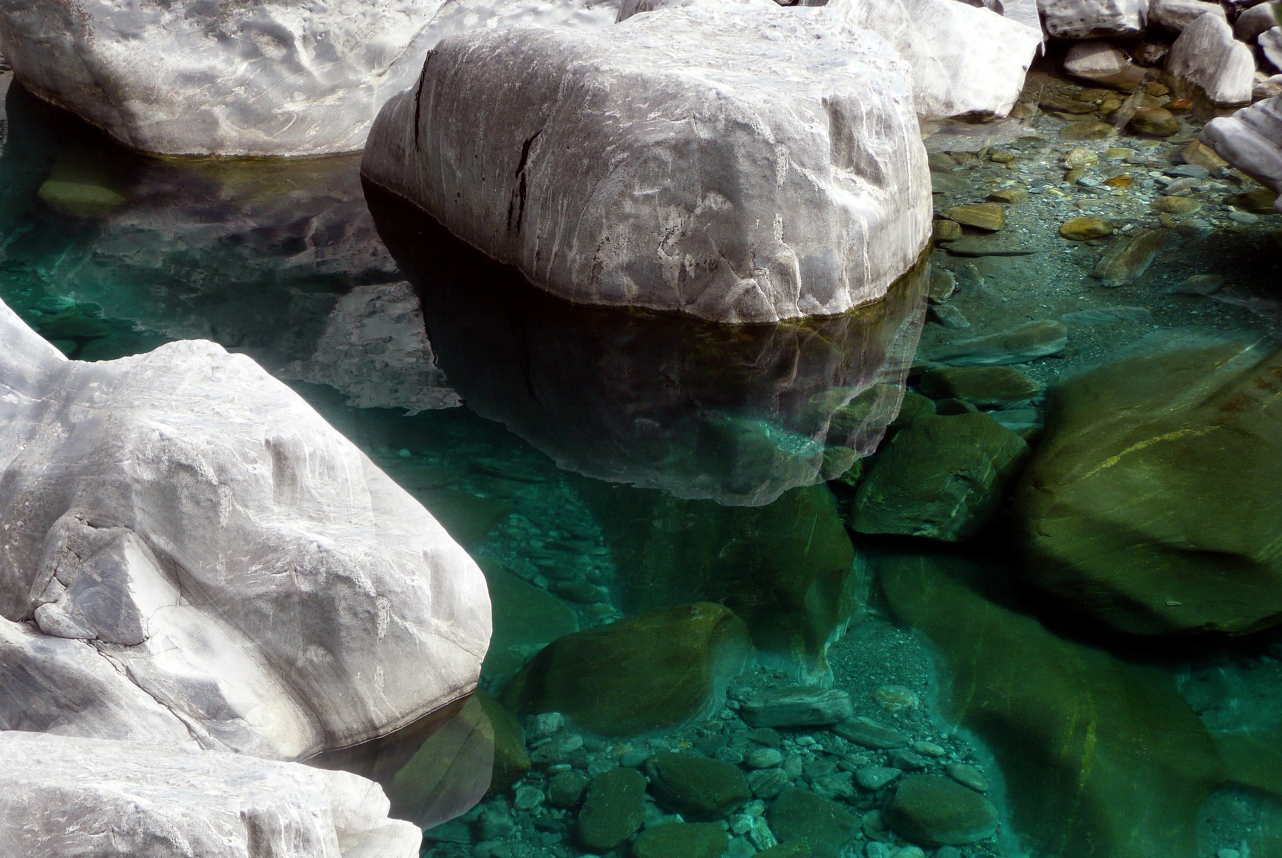 El oasis de bonitas aguas turquesas en medio del desierto a 1 hora de Monclova