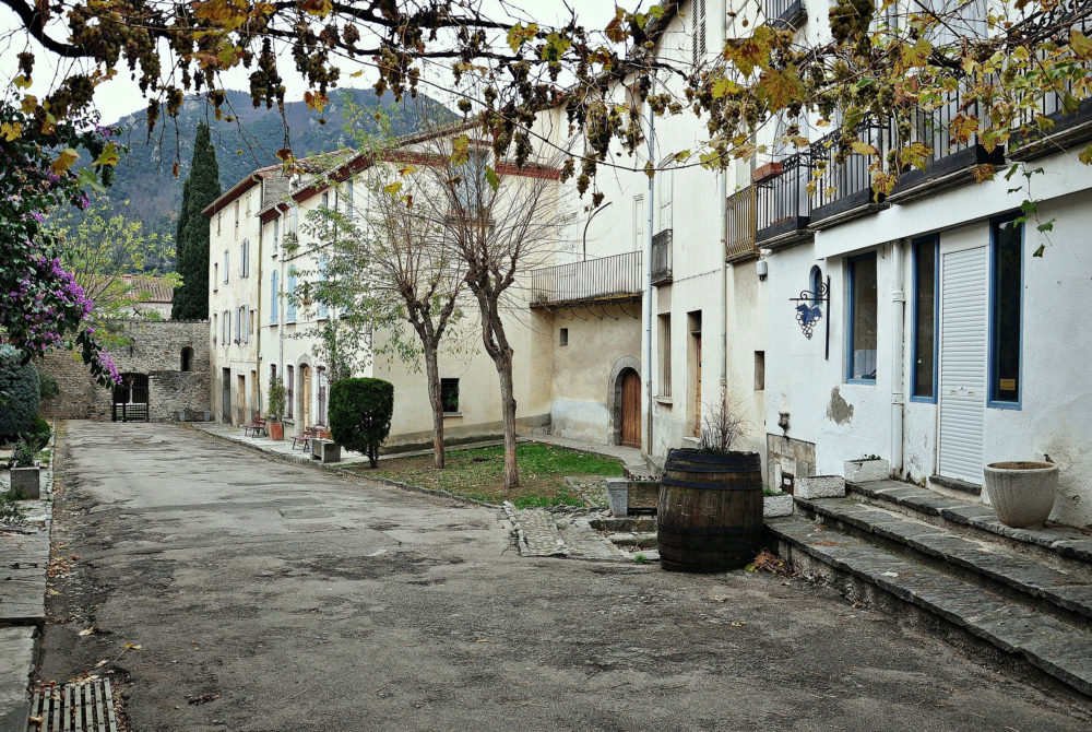Arles-sur-tecch-1000x670 - El bonito pueblo francés medieval con callecitas adorables cerca de España con una abadía llena de historia y perfecto para el senderismo