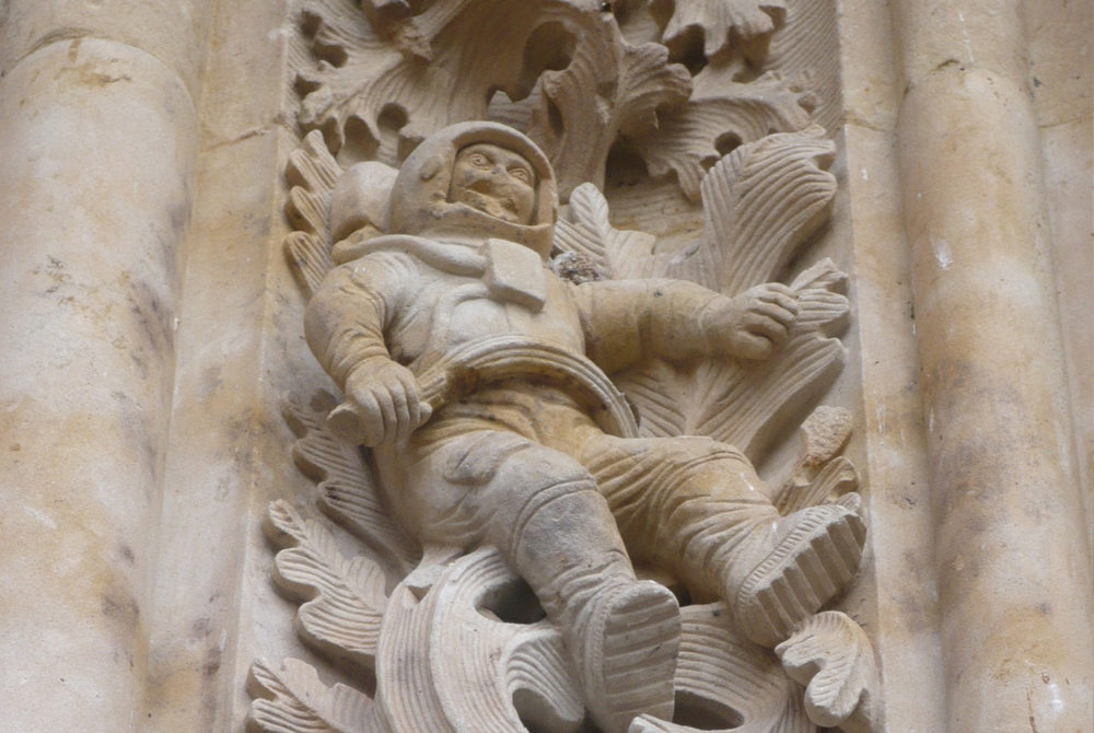 Astronauta-Salamanca-1000x670 - Esta catedral de Salamanca deja boquiabiertos a los turistas por un extraño detalle en una escultura