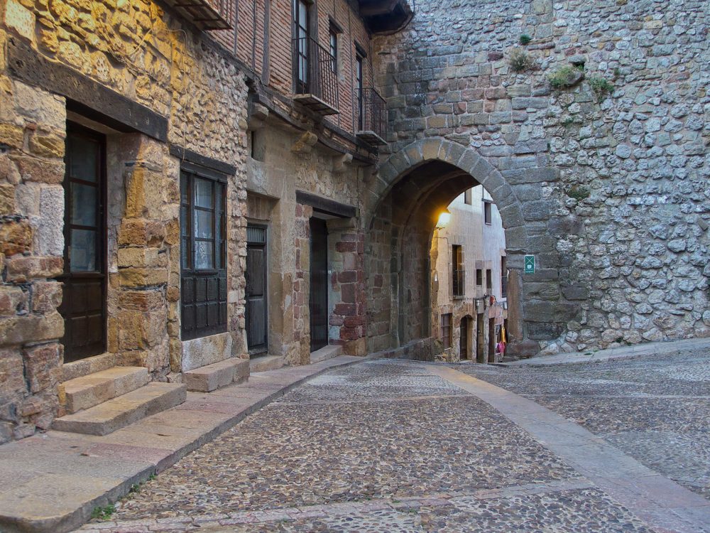 El bonito pueblo de Castilla-La Mancha donde se grabó la exitosa serie «Entre Tierras»