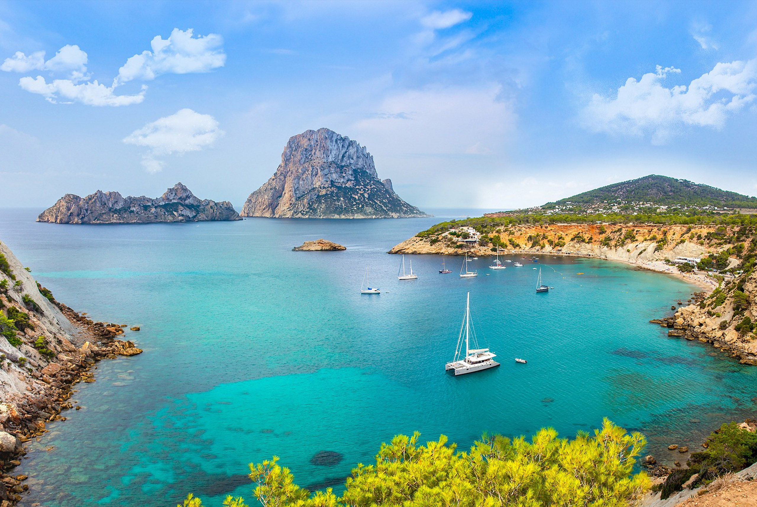 Las 5 mejores playas de lujo en España para unas vacaciones por todo lo alto