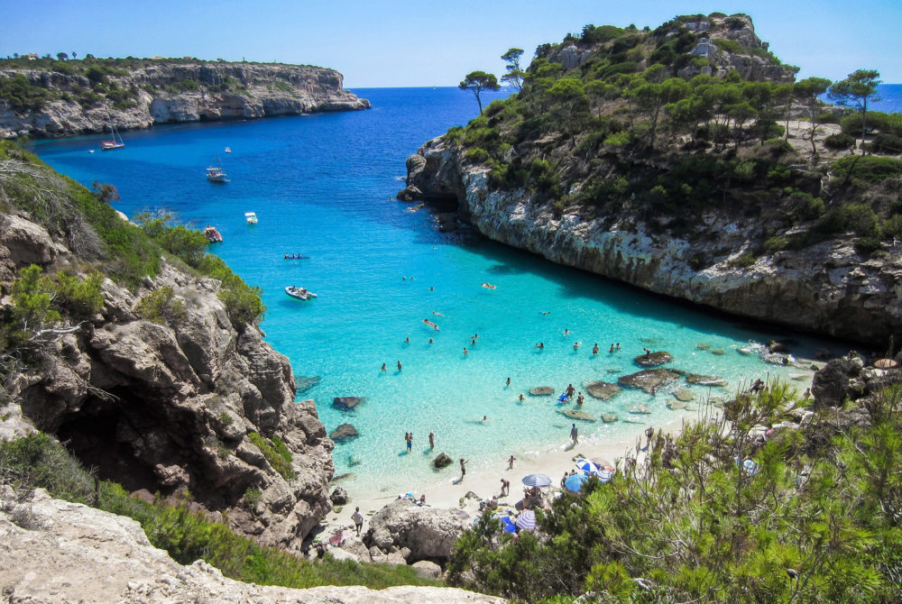 Bahia-Mallorca-1000x670 - Las 5 mejores playas de lujo en España para unas vacaciones por todo lo alto