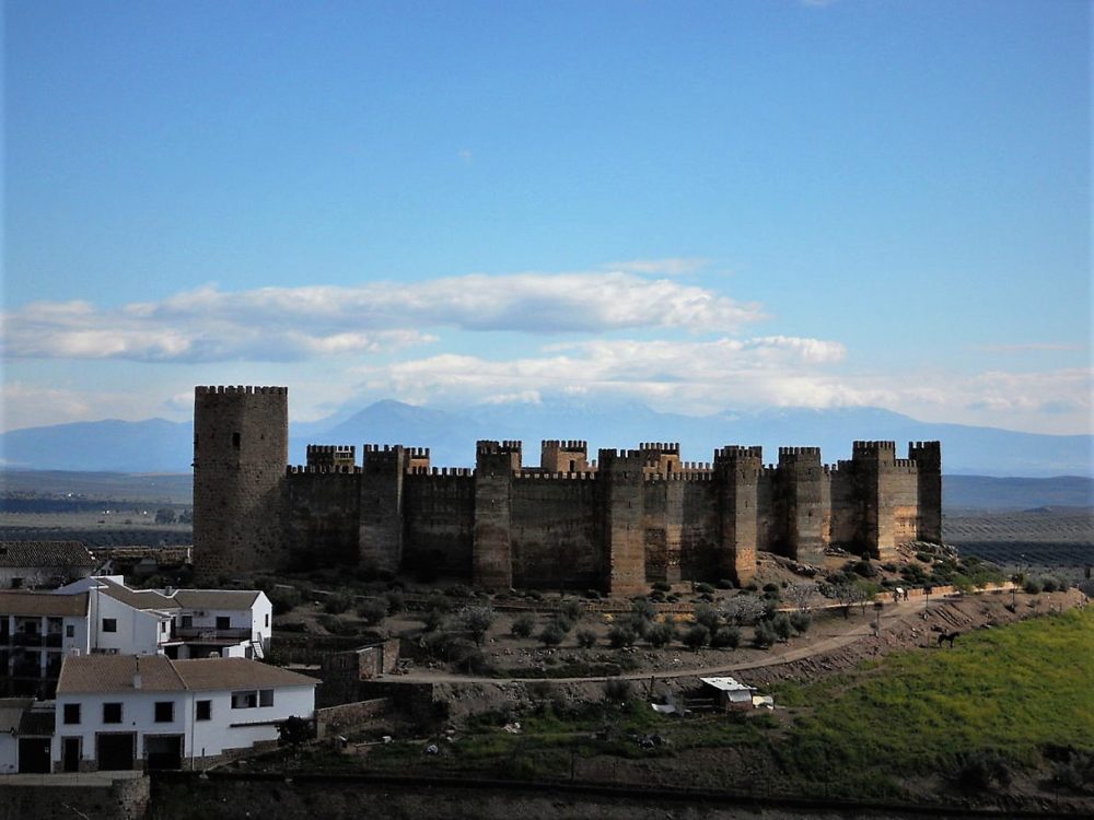 Banos_de_la_Encina_wikimedia_commons_Wikibrense-1000x750 - Cuáles son los Pueblos Más Bonitos de Andalucía