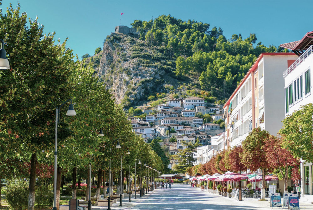 Berat-Albania-1000x670 - Vacaciones en Albania desde Madrid: vuelos, estadía, actividades y todo lo que necesitas saber