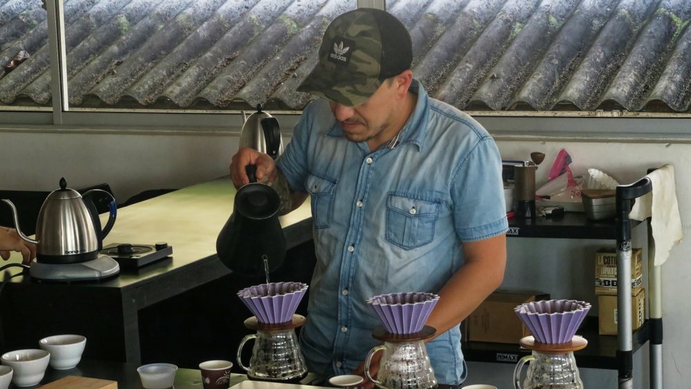 Cafe_Armenia_wikimedia_commons_Burkhard-Mucke-1000x563 - Ruta del Café en Colombia: qué hacer desde Filandia hasta Armenia y qué cafés se encuentran