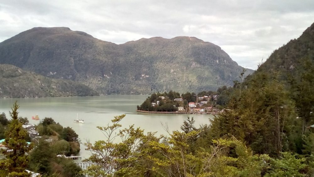 Caleta_Tortel_wikimedia_commons_Jpmorenosanchez-1000x563 - Este pueblo de Chile fue elegido por la Organización Mundial del Turismo como uno de los más hermosos del mundo