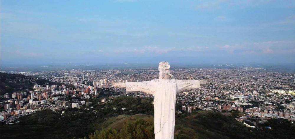 Cali_desde_Cristo_Rey_wikimedia_commons_Dh-1000x472 - Los 5 datos que debes saber antes de visitar el monumento Cristo Rey en Cali