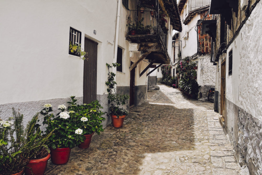 El bonito pueblo a 1 hora de Salamanca con preciosas cascadas y callecitas salidas de un cuento