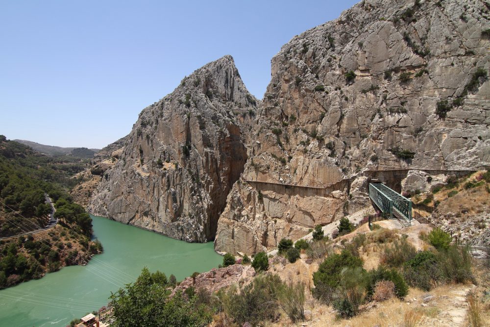 Caminito_del_Rey_wikimedia_commons_Malopez-21-1000x667 - 5 actividades para conocer España como un local