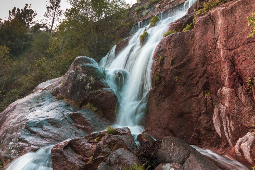Cascada-Rio-Sil-Ourense-1000x670 - Los 3 balnearios de aguas termales naturales en Galicia con propiedades curativas y muy relajantes