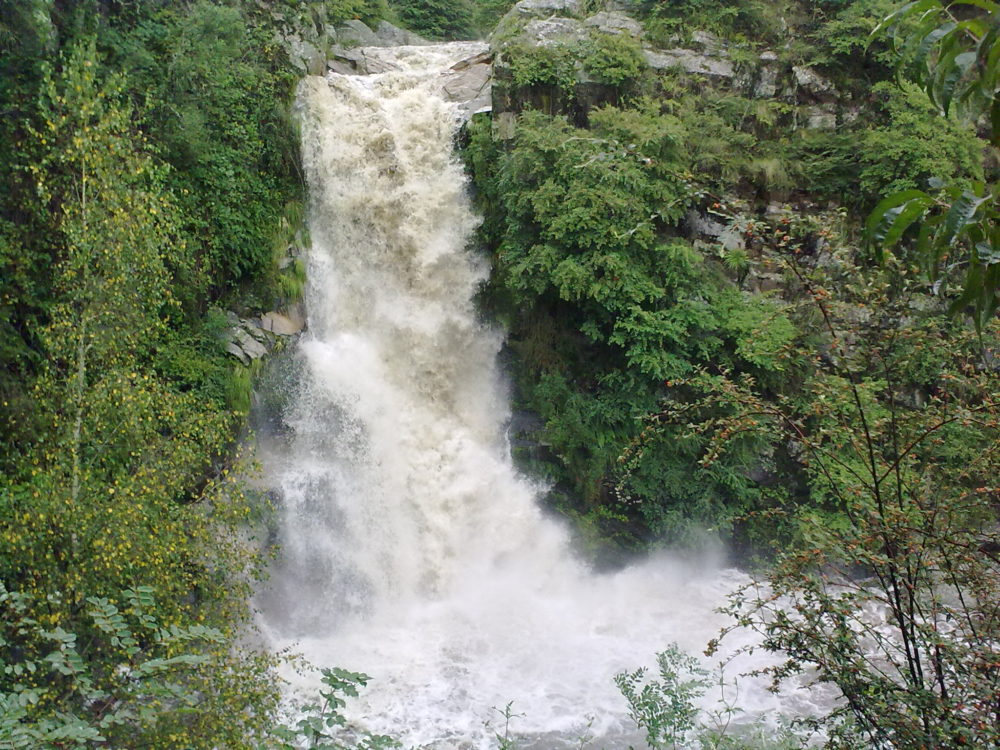 Cascada_la_cumbrecita_wikimedia_commons_Aferrero-1000x750 - La preciosa cascada escondida en La Cumbrecita, el pueblo argentino que prohíbe la circulación de automóviles