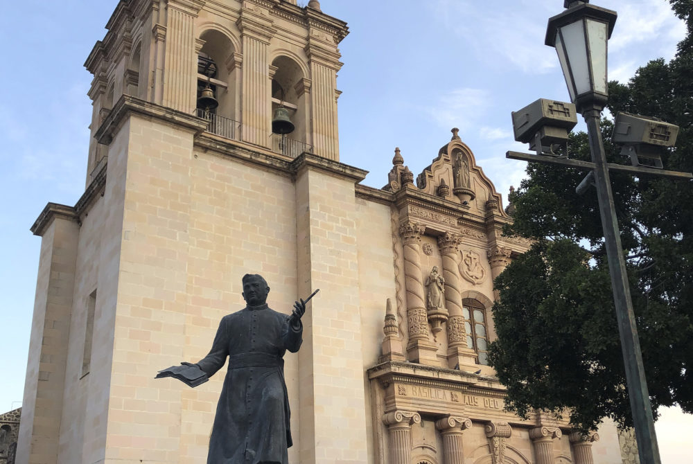 El colorido Pueblo Mágico en Jalisco cuna de Juan Rulfo y con una preciosa laguna