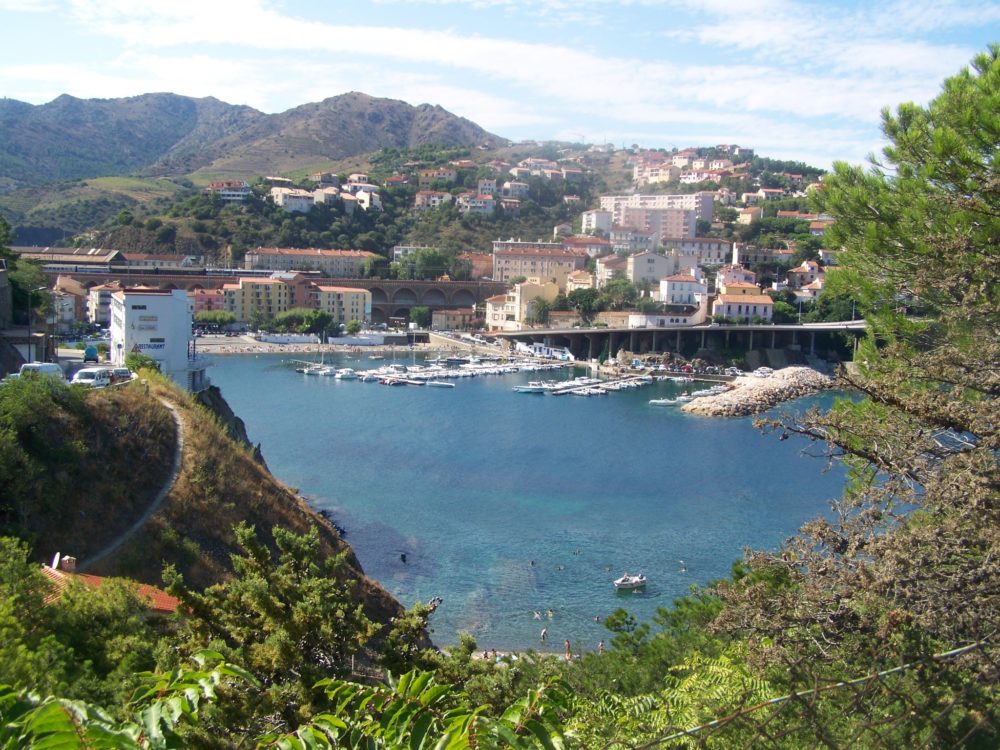 Cerbere_wikimedia_commons_Florian-Pepellin-1000x750 - La preciosa ciudad costera francesa que limita con España que tiene playas, senderos y paisajes alucinantes