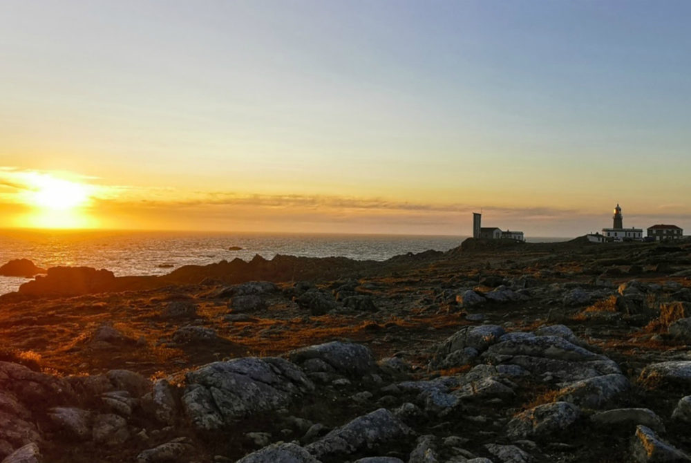 Corrubedo2-1000x670 - El tranquilo pueblo marinero a 1 hora de Pontevedra alejado de todo que es ideal para relajarse