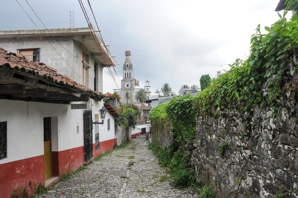 Cuetzalan_Puebla_wikimedia_commons_John-Leszczynski-1000x664 - Cuántos Pueblos Mágicos hay en Puebla