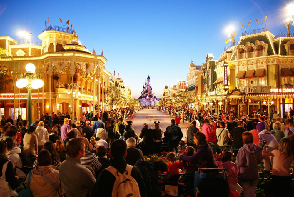 DisneyParis-1000x670 - Cuántos parques de Disney hay en el mundo