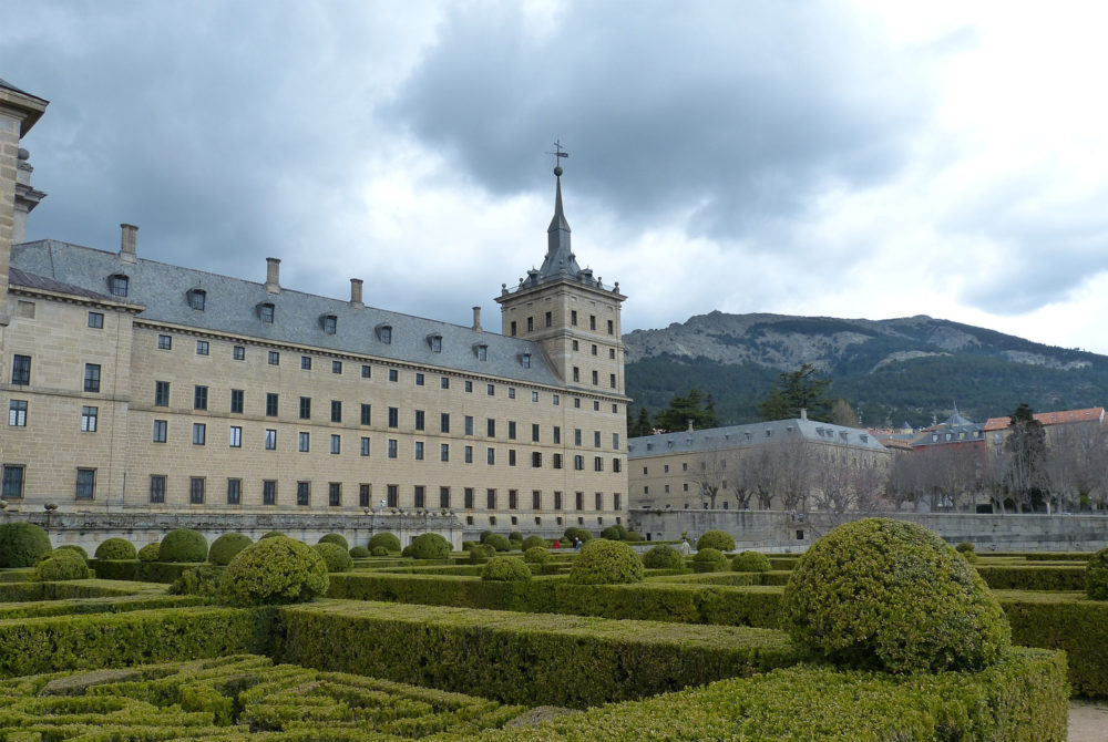 El-Escorial-1000x670 - El hermoso monasterio a una hora de Madrid que fue elegido Patrimonio de la Humanidad por la UNESCO