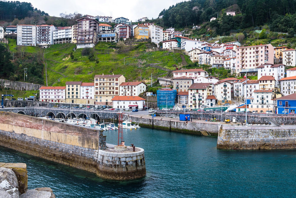 Elanchove2-1000x670 - El antiguo pueblo de pescadores con un precioso mar y bellas montañas a 50 minutos de Bilbao