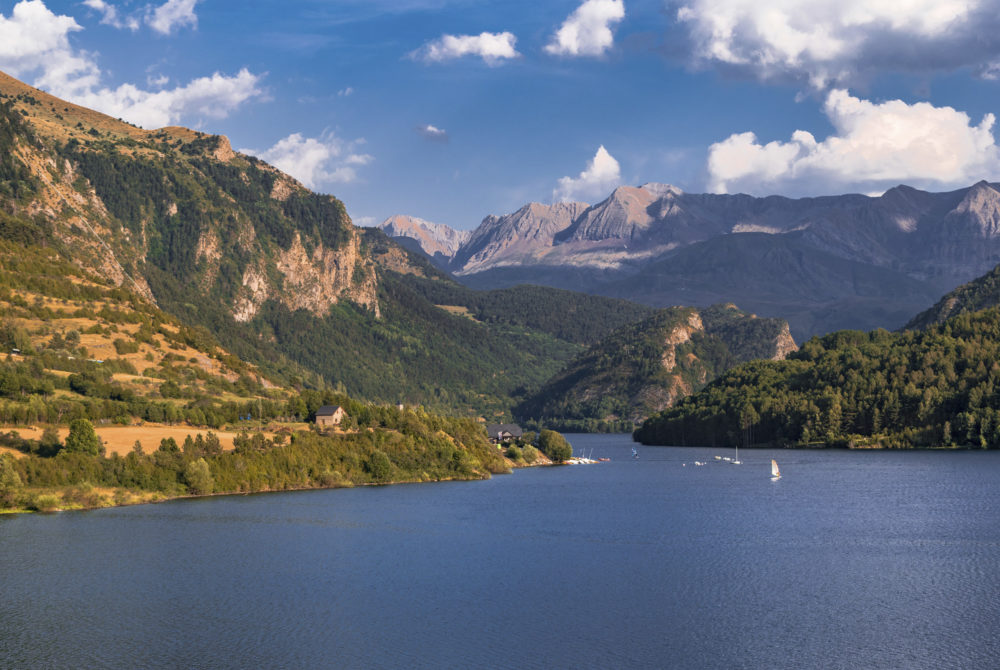 Embalse-de-Lanuza-GregorioPuga-1000x670 - El pueblito de Aragón que tiene más bares por habitante en todo España
