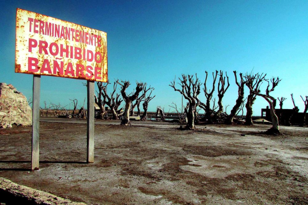 El impactante pueblo fantasma argentino que quedó bajo el agua y puedes visitar