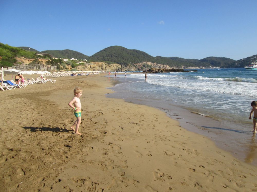 Es_figueral_wikimedia_commons_Loco2014-1000x750 - 4 hermosas playas Bandera Azul en Ibiza perfectas para descansar