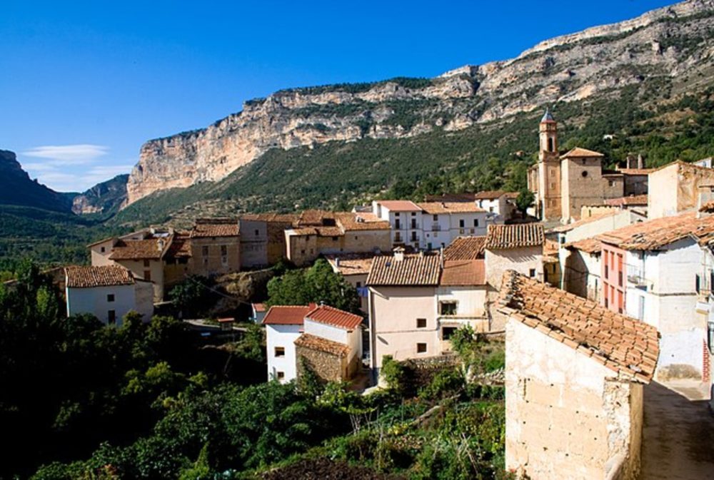 El espectacular pueblo con solo 65 habitantes a 1 hora de Teruel con paisajes naturales hermosos y perfecto para hacer senderismo