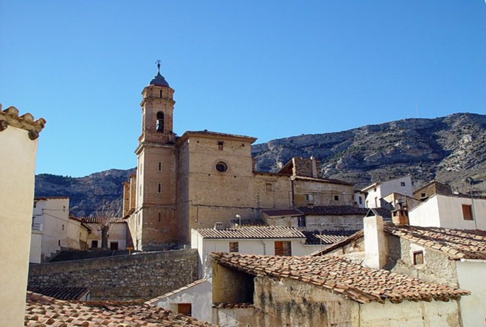 Este-rincon-al-sur-de-Aragon-enamora-a-sus-visitantes.-Commons-Wikimedia-Bas-van-Oorschot-1000x673 - El espectacular pueblo con solo 65 habitantes a 1 hora de Teruel con paisajes naturales hermosos y perfecto para hacer senderismo