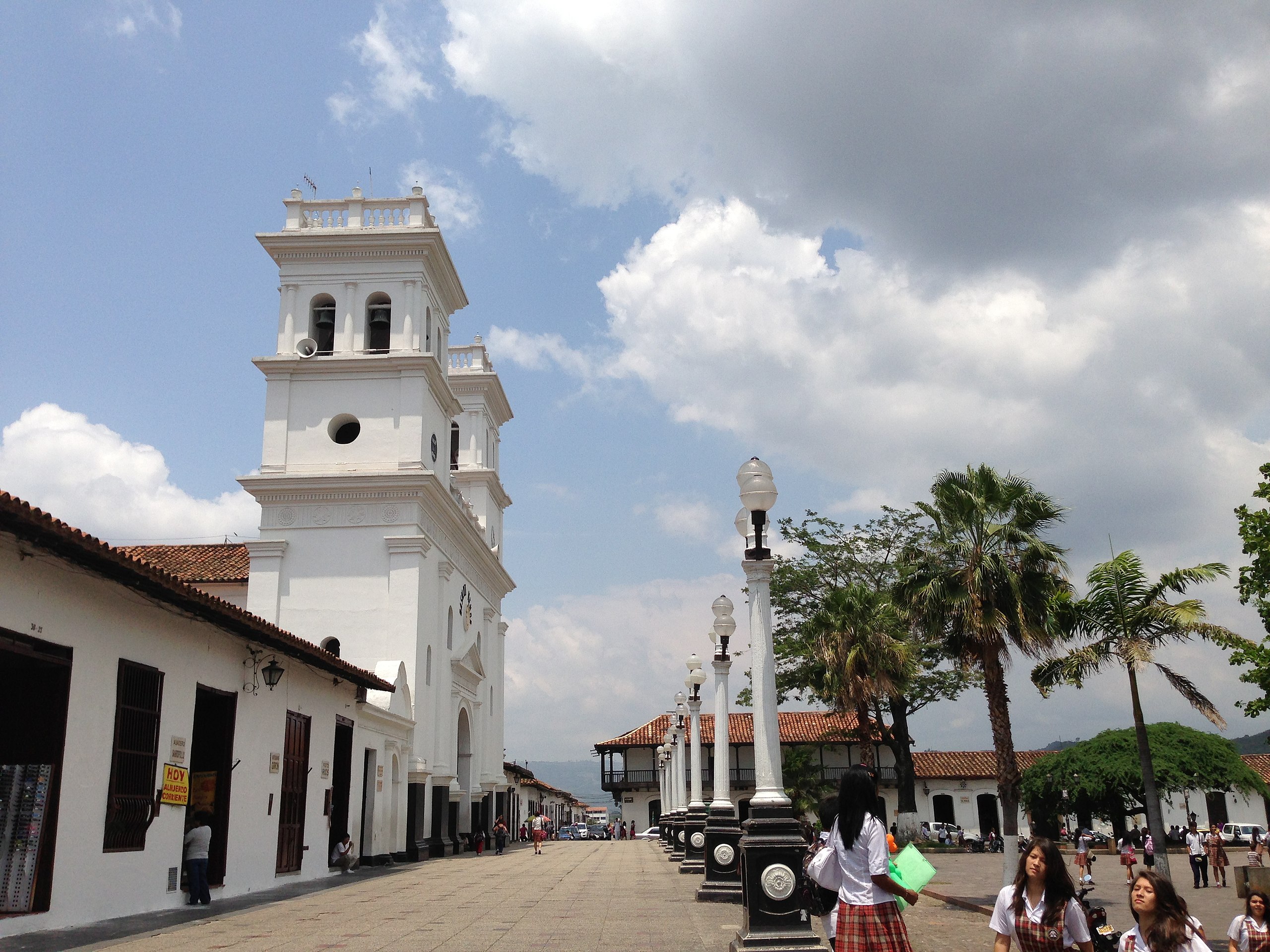 El bonito Pueblo Patrimonio a 30 minutos de Bucaramanga con preciosas callecitas empedradas y casas coloniales