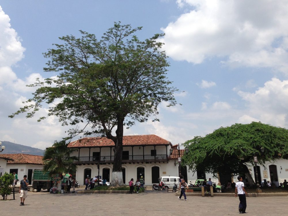 Giron_wikimedia_commons_Jimmy-Gomez-N_2-1000x750 - El bonito Pueblo Patrimonio a 30 minutos de Bucaramanga con preciosas callecitas empedradas y casas coloniales