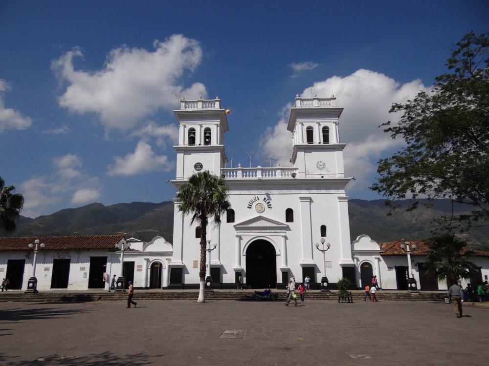 Giron_wikimedia_commons_Kamilokardona-1000x750 - El bonito Pueblo Patrimonio a 30 minutos de Bucaramanga con preciosas callecitas empedradas y casas coloniales