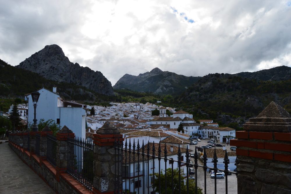Grazalema_wikimedia_commons_Angel-Regatero-1000x665 - Es uno de los pueblos blancos más bonitos de España, está en Cádiz y te enamorará