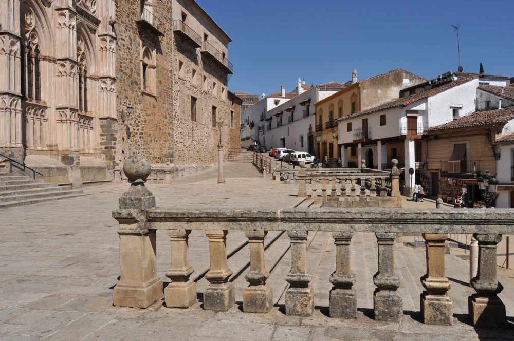 Guadalupe_wikimedia_commons_Luis-Rogelio-HM-1000x664 - Guadalupe, el pueblo de Extremadura con exquisita arquitectura que fue destacado por la Organización Mundial del Turismo