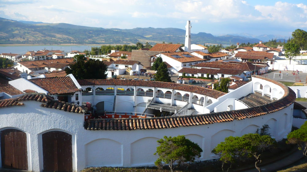 Guatavita_wikimedia_commons_Romain-Breget-1000x563 - El espectacular pueblo a 90 minutos de Bogotá con una impactante laguna y una maravillosa leyenda sobre oro