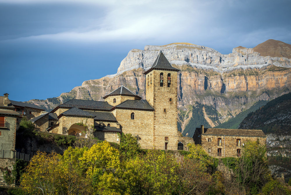 Huesca-1000x670 - No es la Rioja: la Ruta del Vino poco conocida de España con exquisitos vinos y bodegas