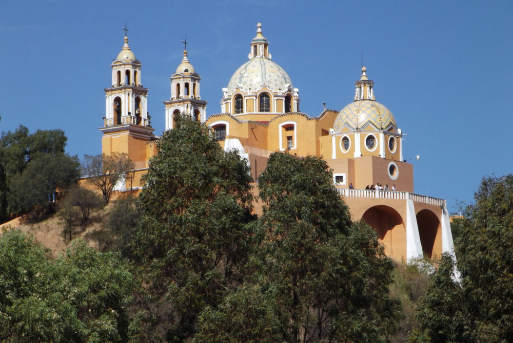 Iglesia-Cholula-1000x670 - Cuál es la pirámide más grande de México