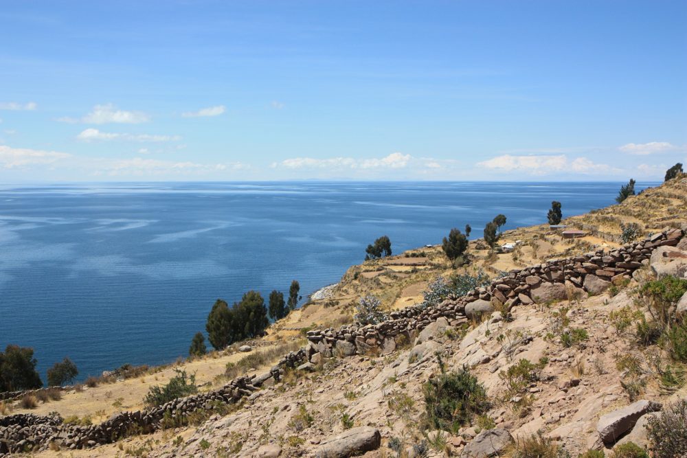 Isla_Taquile_wikimedia_commons_Olivier-Issaly-1000x667 - Cómo llegar y qué hacer en Taquile, la isla del Perú galardonada como la más bonita del mundo, según la Organización Mundial del Turismo