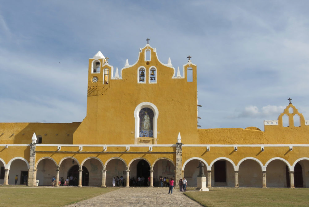 Izamal-1000x670 - Cuál es la diferencia entre Pueblo Mágico y pueblo con encanto