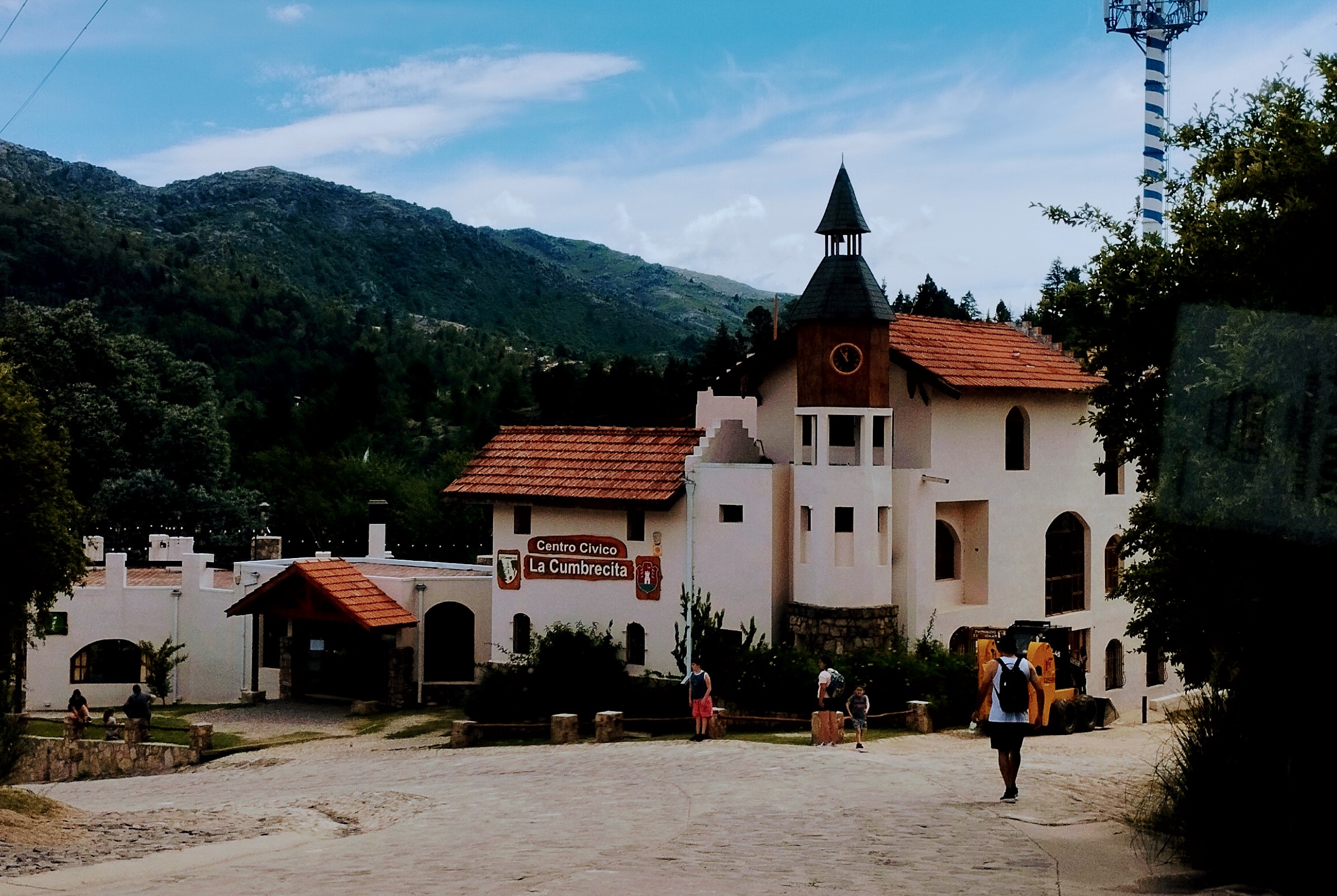 La preciosa cascada escondida en La Cumbrecita, el pueblo argentino que prohíbe la circulación de automóviles
