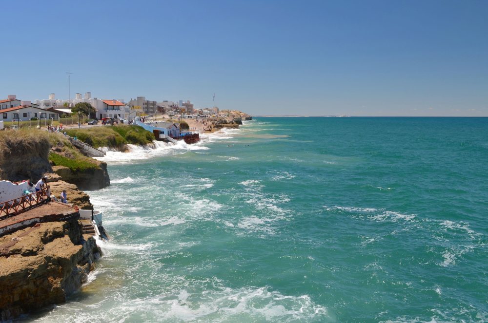 Las_Grutas_rio_negro_wikimedia_commons_Lucasmb-1000x663 - Cuál es la mejor playa de Argentina y dónde está