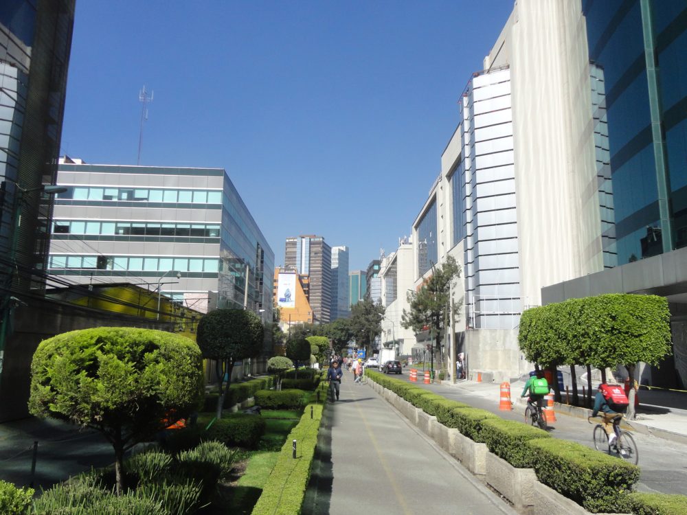 Esta es la lujosa colonia residencial en CDMX donde tiene su imponente casa Miguel Bosé