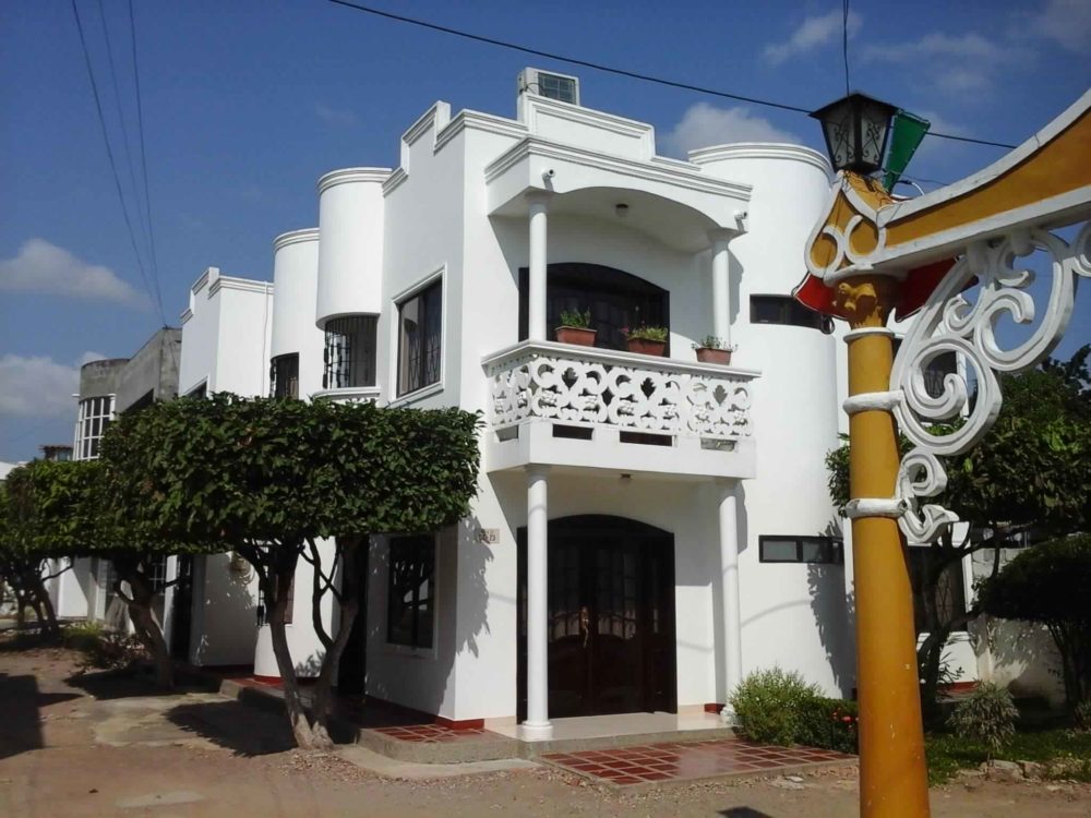 Lorica_wikimedia_commons_Claudia-Lucia-Gil-1000x750 - Este precioso pueblo en Colombia tiene calles coloridas, un lindo centro histórico y está a 1 hora de Sincelejo