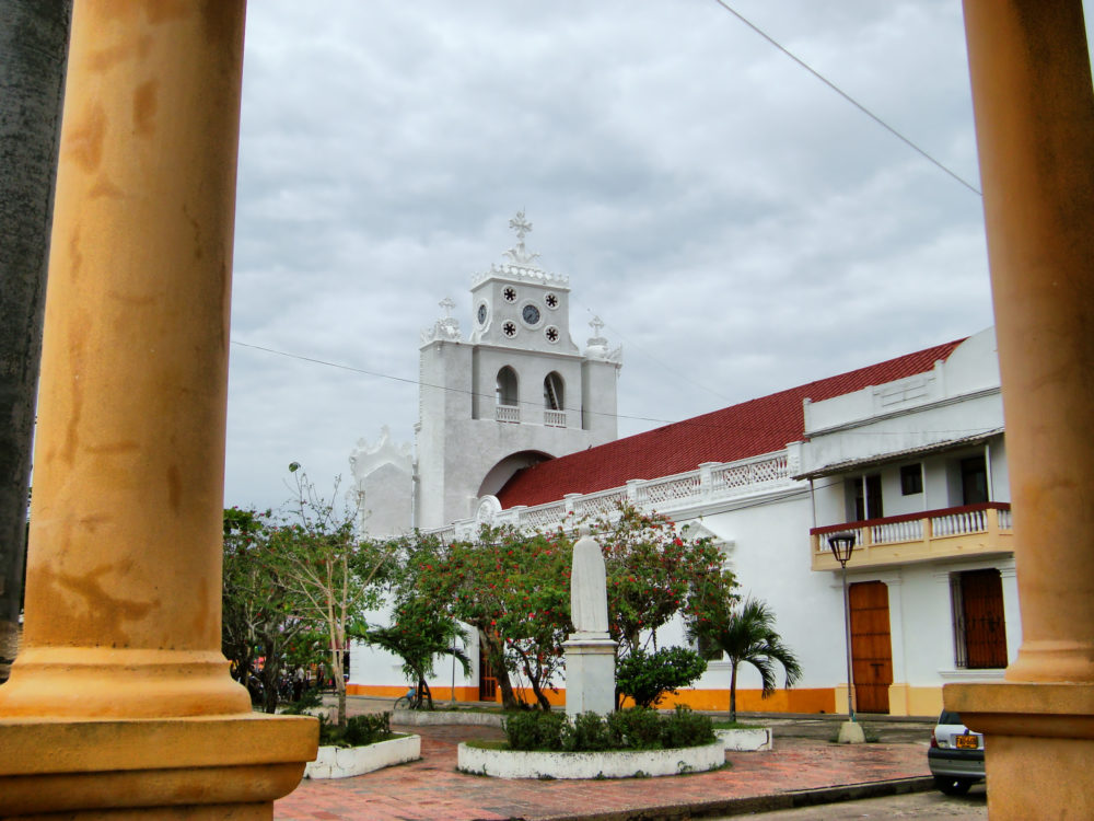 Lorica_wikimedia_commons_Martinduquea-1000x750 - Este precioso pueblo en Colombia tiene calles coloridas, un lindo centro histórico y está a 1 hora de Sincelejo