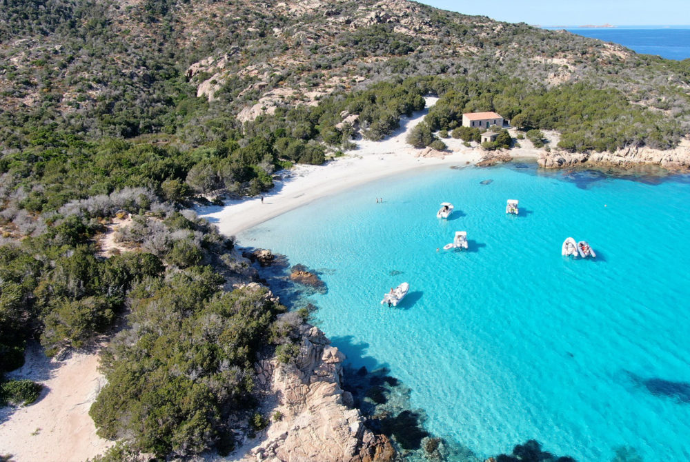 Maddalena2-1000x670 - La paradisíaca isla que casi nadie conoce que tiene playas alucinantes y es perfecta para las vacaciones de verano 2024