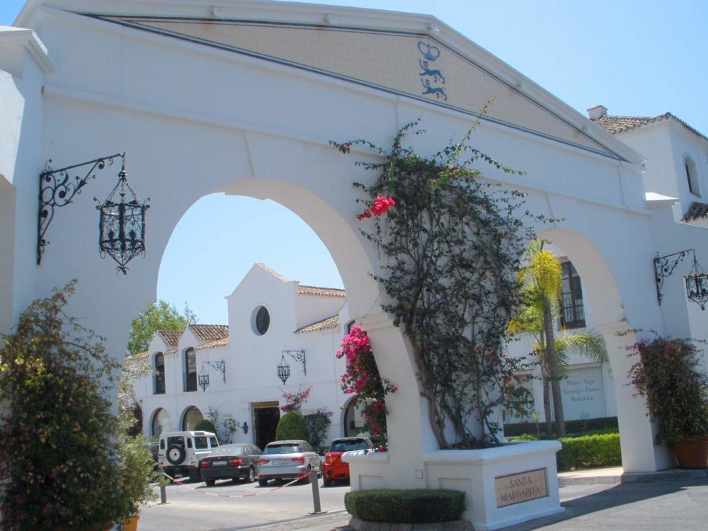 Marbella_-_Milla_de_Oro_wikimedia_commons_Zarateman-1000x750 - Como en Beverly Hills pero en España: así es Milla de Oro, el barrio más lujoso y exclusivo de Marbella