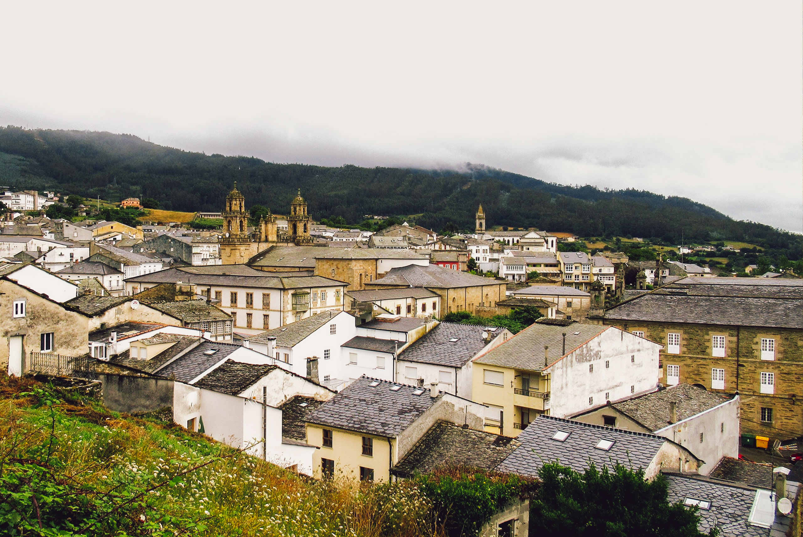 Este bonito pueblo en Galicia tiene paisajes de cuento y una exquisita gastronomía