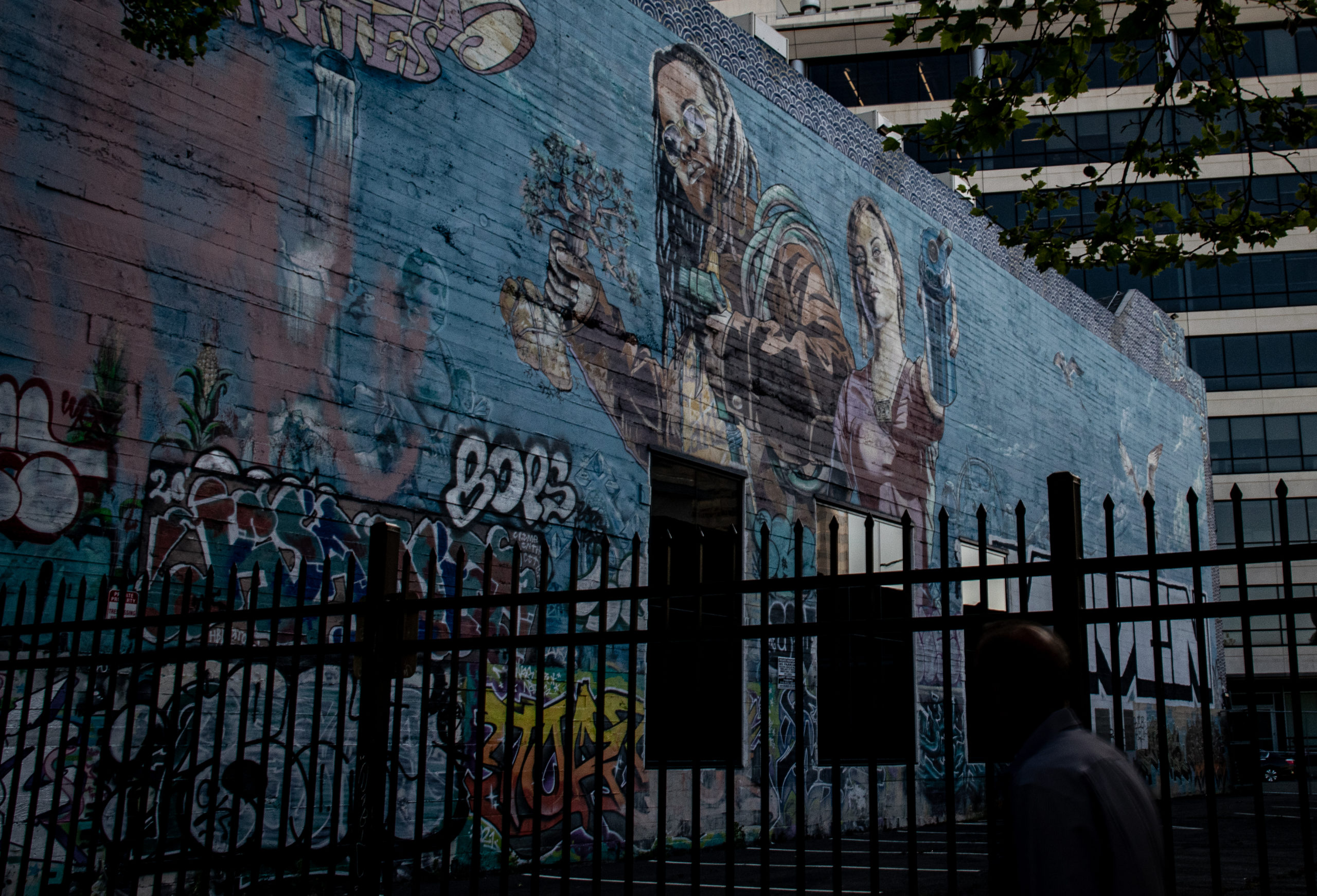 Murales-de-Oakland10-scaled - Murales de Oakland: recorre las calles en busca de sus elocuentes obras de arte