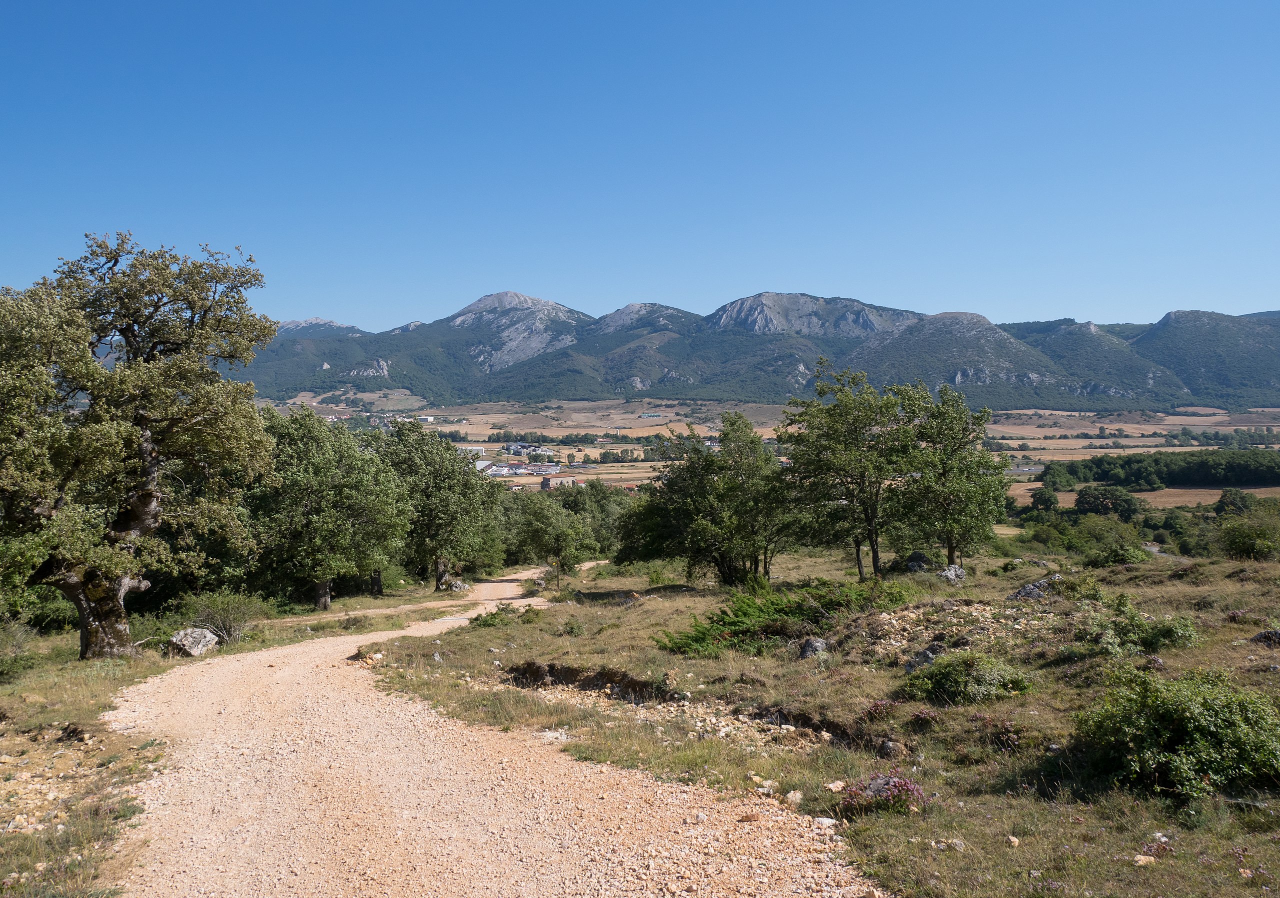 Cuevas, senderos y todos los paisajes hermosos para ver en Oñati, el pueblo galardonado por la Organización Mundial del Turismo