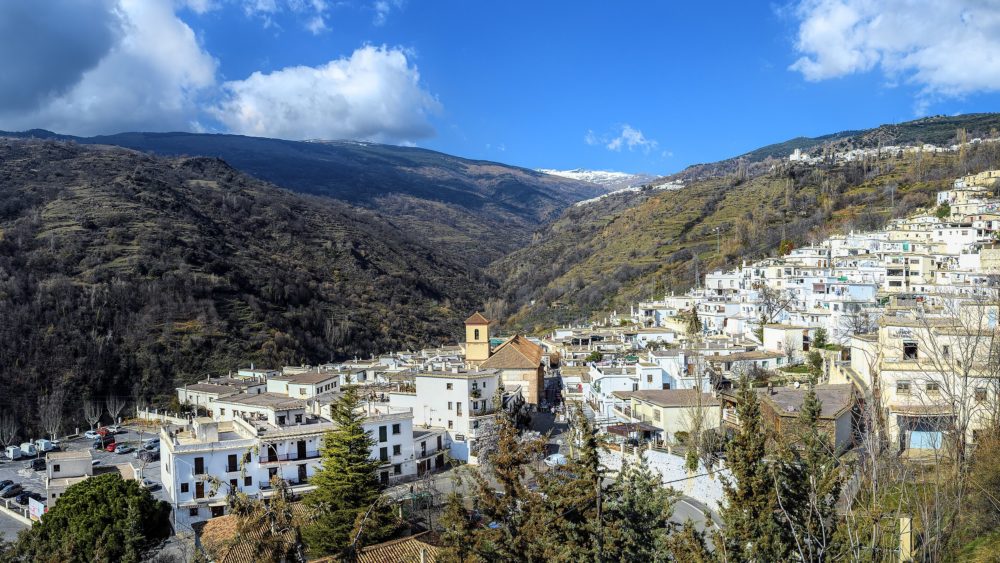 Pampaneira_wikimedia_commons_Mark-Chinnick-1000x563 - Cuáles son los Pueblos Más Bonitos de Andalucía