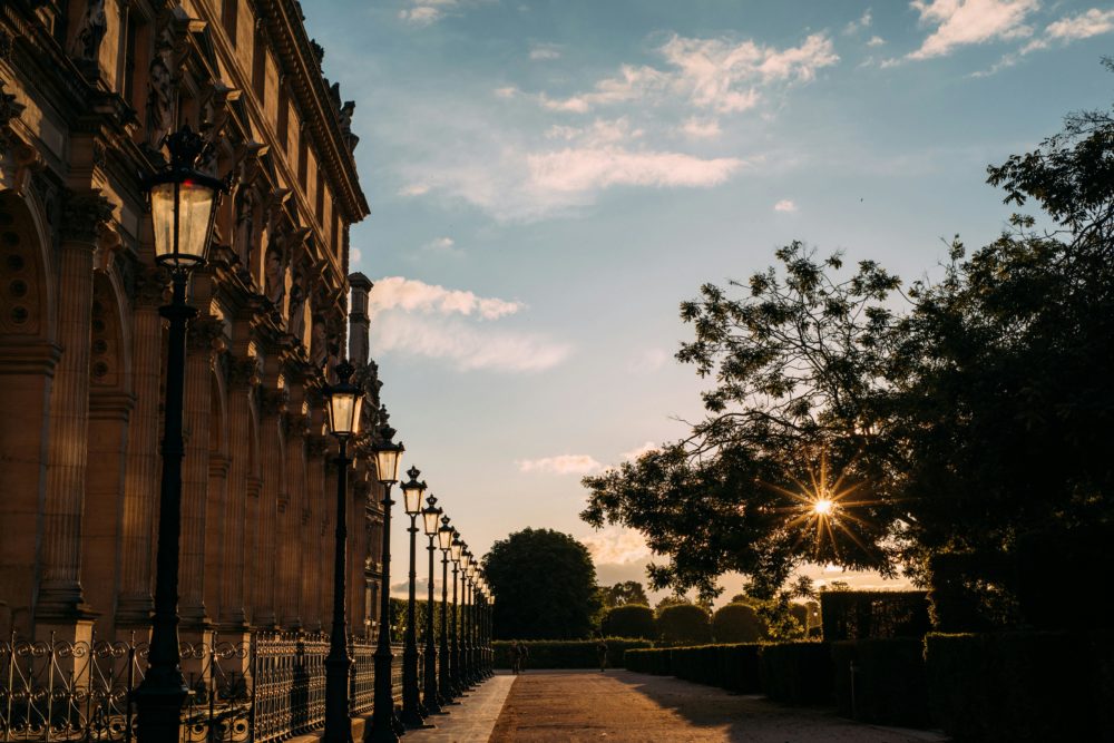 Paris_durante_el_atardecer-1000x667 - Los 10 lugares poco conocidos de París que debes visitar alguna vez